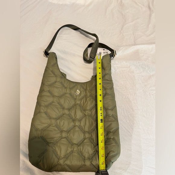 Lululemon Quilty Pleasures Olive Quilted Shoulder Bag 14L NWT - Picture 6 of 8